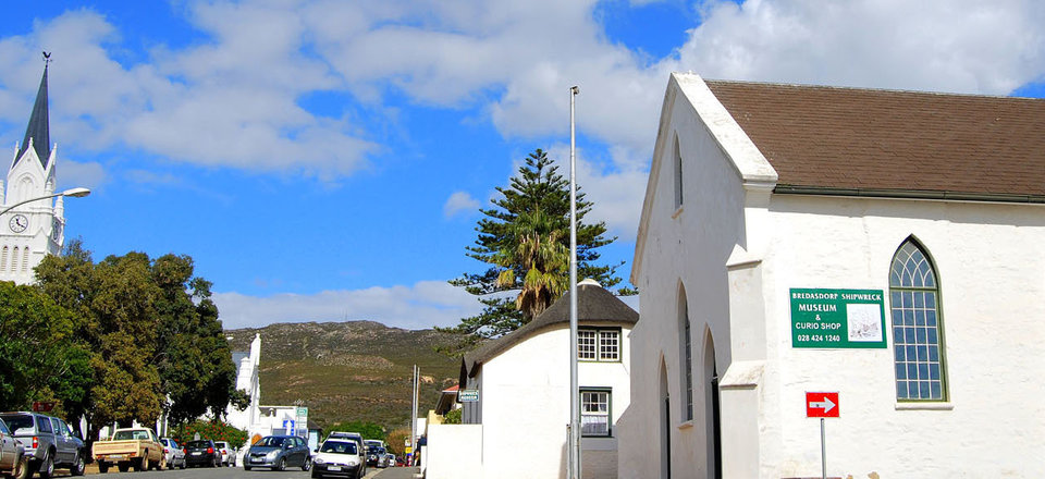 In a Friendly Town Based on Convenience & Warmth