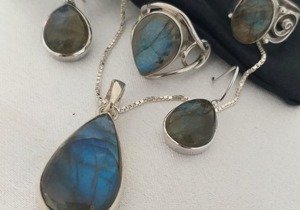 LabradoriteÂ Gemstone
