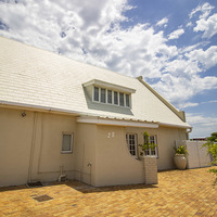 Outside View Front - Holte vir die Voet Akkommodasie - Xplorioâ„¢ Gansbaai