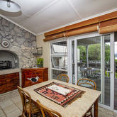 Kitchen with Braai Facilities - Holte vir die Voet Akkommodasie - Xplorioâ„¢ Gansbaai