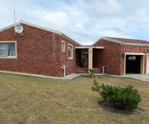 2 Bedroom House For Sale in Perlemoenbaai