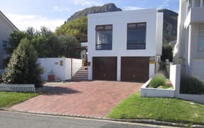 3 Bedroom House to Rent in Voelklip -Â R13,500 per month