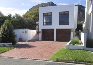 3 Bedroom House to Rent in Voelklip -Â R13,500 per month