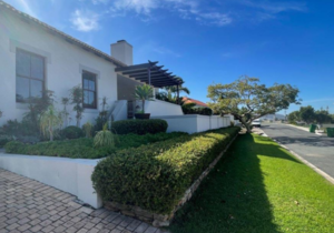 4 Bedroom House to Rent in BerghofÂ -Â R5,000Â per day