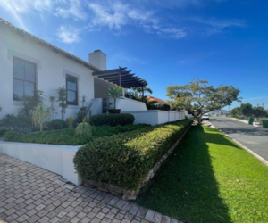 4 Bedroom House to Rent in BerghofÂ -Â R5,000Â per day