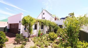 3 Bedroom Golf Estate House for Sale in Theewaterskloof: R2,999,000