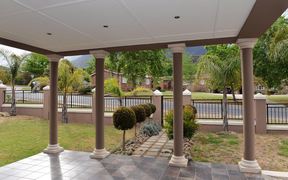 5 Bedroom House for Sale in Villiersdorp: R2,800,000