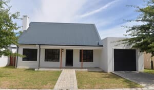 3 Bedroom House for Sale in Villiersdorp: R2,150,000