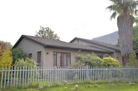 4 Bedroom House for Sale in Villiersdorp: R2,115,000