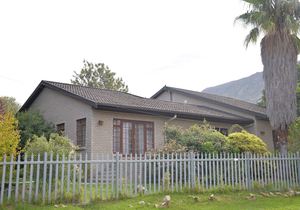 4 Bedroom House for Sale in Villiersdorp: R2,115,000