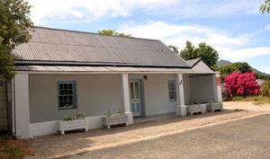 3 Bedroom House for Sale in Villiersdorp: R2,100,000