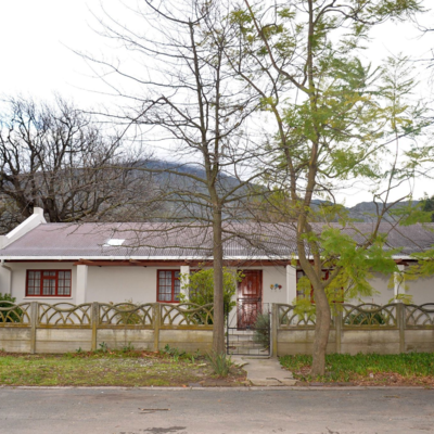 4 Bedroom House for Sale in Villiersdorp: R1,692,000