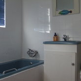 Full en-suite bathroom
