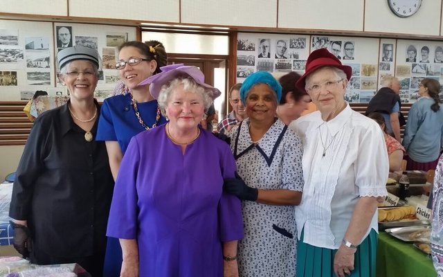 Uitgedos in die 70jare se klere