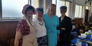 Uitgedos in die 70jare se klere