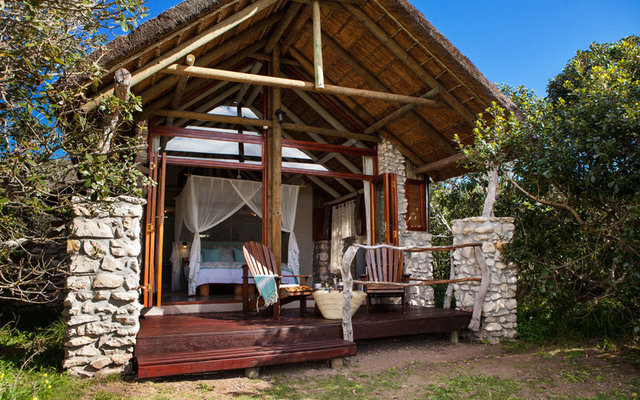 Stone and glass walls open onto private decks with gorgeous mountain views.  Each room has beautiful soft netting surrounding a king bed, a sitting area, writing desk, fireplace and ceiling fan. The bathrooms are fitted with a large romantic tub, copper sink and a private outdoor shower for an â€œAfrican bushâ€ experience.