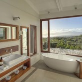 Luxurious Bathroom With A View - Grootbos Private Nature Reserve - Xplorioâ„¢ Gansbaai 