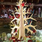 Many Christmas decorations and candles to choose from!