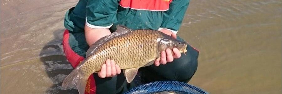 Sandri Wessels met haar goeie vangstes tydens â€˜n onlangse varswaterhengel-kompetisie, terwyl sy nou gekies is om vir die A-span van SAVOF te gaan hengel