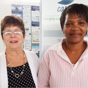 Glenda Kitley saam met die uittredene Katrina Adams 