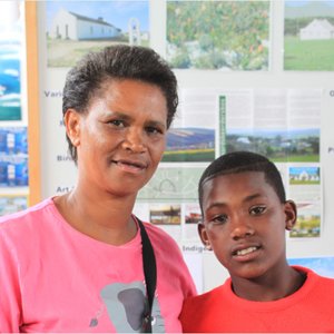 Nettie Kapot - 1ste: Blommetuin; Haar seun, Simeon Kapot - 1ste: Junior Groentetuin