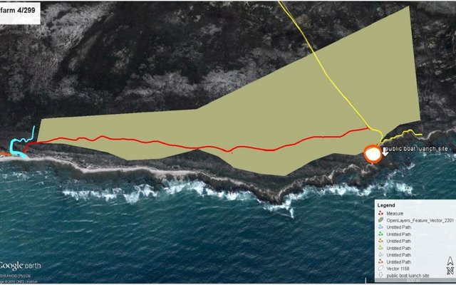 Die wit serwituutpad is sowat 100 meter voor die lanseersloep toegespan en die kuspaadjie (in swart)  is ook daar gesluit.   