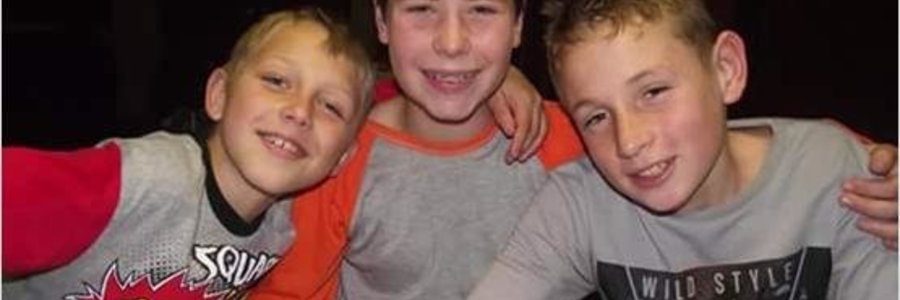 Vlnr is AJ Bosch, Neo Kruger en Adrian Hage, met eers- en laasgenoemde twee wat korrek opgetree het, maar vir ouer-paniek gesorg het