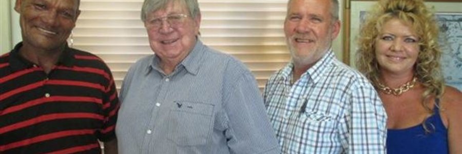 Vlnr: Cecil Martins, Petrus du Preez, Danie van Wyk en  Karien van Wyk. Bella van der Westhuizen  wat al 'n geruime  tyd in die agentskap â€˜n suksesvolle bemarker is, was ongelukkig nie beskikbaar tydens die fotosessie nie.