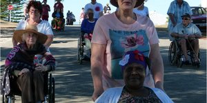 Gansbaai_In_blomme_getooi_vaar_HAS_strate_in_4