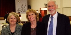 Links en regs van dr Lisel Joubert is haar ouers, Anita en Theuns Kruger