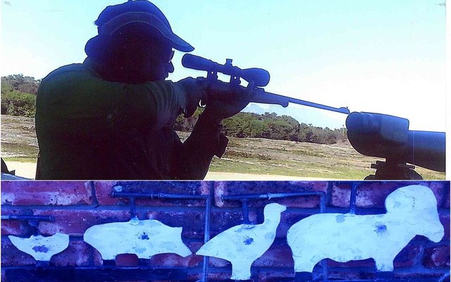 Johan van der Mescht se skadu-fotoâ€™s om sy identiteit  te beskerm asook die verskillende grote teikens wat van die kleinste tot die grootse met die oop-visier-gewere en oop-visier-â€œhandgunsâ€ onderskeidelik op 25m, 50m, 75m en 100m geskiet word