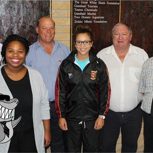 Ons verwelkom nuwe gesigte by Academia :  Agter v.l.n.r: Mr. B. Fourie verantwoordelik vir NW Gr. 9 en Fisiese Wetenskappe â€“ Mr Fourie is ook aangestel as die nuwe Departementshoof van dissipline; Mr. T. van Schoor verantwoordelik vir Geografie Gr. 10 â€“ 12 en Mr. J. Barnard verantwoordelik vir NW en Afrikaans Gr. 8. Voor v.l.n.r: Me. P. Zali verantwoordelik vir Skeppende Kunste Gr. 8&9. Me. S. Potberg verantwoordelik vir Toerisme en SW Gr  9 en Mr. T.D. Wilson(skoolhoof). 