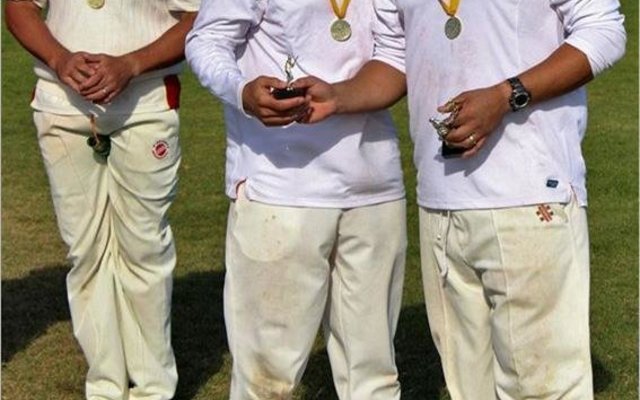  Vlnr: Corrie Avenant (beste kolwer), Jonathan Doyle (beste veelsydige speler) en AndrÃ© Hage (klubvoorsitter)