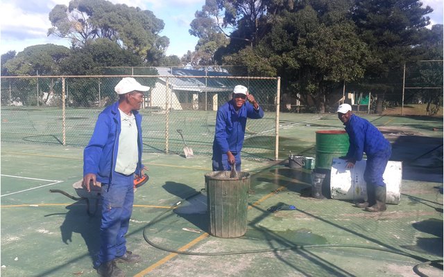Die span werkers wat nie op hulle laat wag het nie