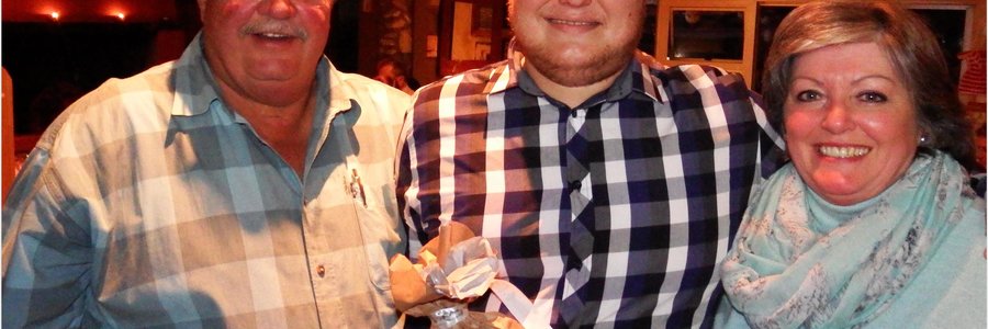 Vlnr is Theuns Roodman, Werner Barkhuizen (aanbieder) en Suna Swart 