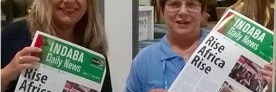 Links is Frieda Lloyd saam met Glenda Kitley by die Durban Indaba