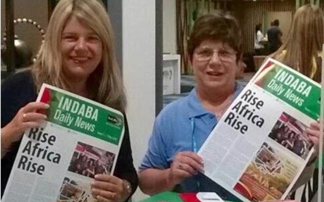 Links is Frieda Lloyd saam met Glenda Kitley by die Durban Indaba