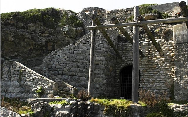 â€œDe Kelders Grotteâ€ (Man-made structures) - Piet Visagie