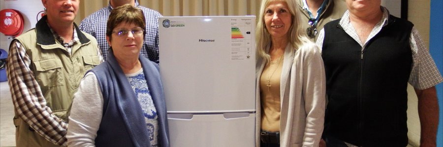 Voor vlnr (wat die yskas â€œom-armâ€), is Glenda Kitley en Julia Barlow. Agter staan die res van die Sakekamer Komitee, met vlnr Hein van Wyk, Mynhardt Geyer, Dirk BÃ¼chner (Jnr) en Johan von Wielligh