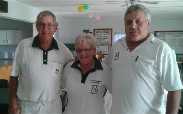 Vlnr: Tommie van Niekerk, Annemarie Botha en Henk van der Walt