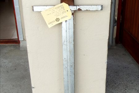 â€˜n Swaard (vermoedelik tuisgemaak) wat as gesteelde item by Gansbaai SAPD uitgeken kan word.