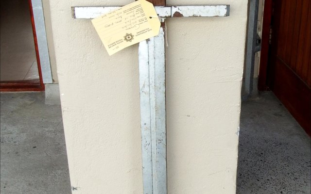 â€˜n Swaard (vermoedelik tuisgemaak) wat as gesteelde item by Gansbaai SAPD uitgeken kan word.