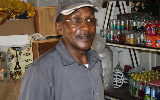 â€œOomâ€ Stoffel Rossouw  wat na 47 jaar diens af is met pensioen.