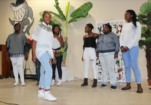 Cultivaria van Gansbaai Academia trek vol saal