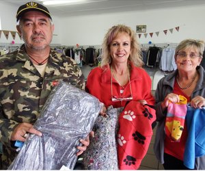 Kankerhond hou sy hondematers warm