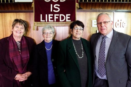 Maritha Kriel, voormalige finansiÃ«le- en administratiewe beampte van Gansbaai NG-gemeente, het onlangs amptelik uitgetree en ook â€˜n boodskap aan die gemeente oorgedra. Die NG-kerkkoor, waarvan sy ook 18 jaar â€˜n lid was, asook die VGK-kerkkoor, het tydens die erediens opgetree. Maritha is met die ernstige siekte, Guillain-BarrÃ© syndrome (GBS) gediagnoseer, maar het intussen pragtig aangesterk. Vlnr op die foto is Aletta LÃ¶chner (NG koorafrigter), Wilna Swanevelder (Kerkkantoor), Maritha Kriel en ds Dirk van Dyk.