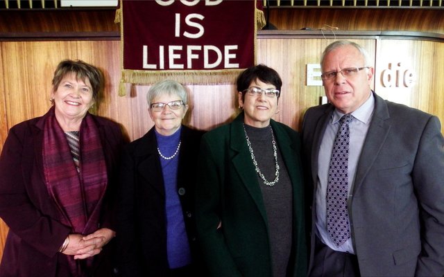 Maritha Kriel, voormalige finansiÃ«le- en administratiewe beampte van Gansbaai NG-gemeente, het onlangs amptelik uitgetree en ook â€˜n boodskap aan die gemeente oorgedra. Die NG-kerkkoor, waarvan sy ook 18 jaar â€˜n lid was, asook die VGK-kerkkoor, het tydens die erediens opgetree. Maritha is met die ernstige siekte, Guillain-BarrÃ© syndrome (GBS) gediagnoseer, maar het intussen pragtig aangesterk. Vlnr op die foto is Aletta LÃ¶chner (NG koorafrigter), Wilna Swanevelder (Kerkkantoor), Maritha Kriel en ds Dirk van Dyk.