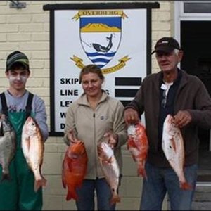 Die boot â€œRustyâ€ se bemanning:  Werner van Zyl, wat gekies is vir die WP  Junior span,  Amanda van Staden  en Chris Fourie met sy 1.74 Silwervis.