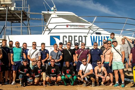 Die Ierse rugbyspan se haaikykery verlede week in Gansbaai moes hulle die regte woema vir die toets teen die Bokke gegee het....miskien moet onse Bokke  dit  ook  op die proef stel. Vele onnodige foute en â€˜n eindtelling van 20-26 in die Iere se guns het sekerlik sprake van seesiek onder die Iere gesnoer. â€™n Kleiner groep van die Iere het verkies om gholf op Tafelberg te gaan speel.    