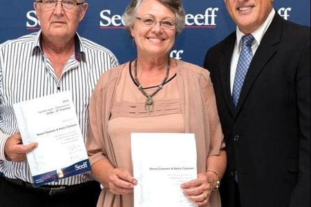 Vlnr is Neels Claassen, Ronel Claassen saam met Samuel Seeff  by die onlangse Country Awards in die Paarl waar Neels en Ronel onder die top 5 agente vir Seeff Platteland in die Wes-Kaap was.